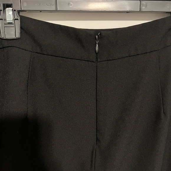 BANANA Republic Black Skirt with Zipper Slit on the side Size 10 - Picture 5 of 11